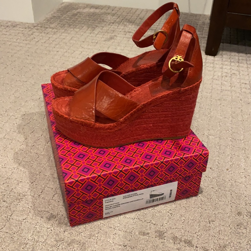 Excellent condition Tory Burch sandals size 7.5